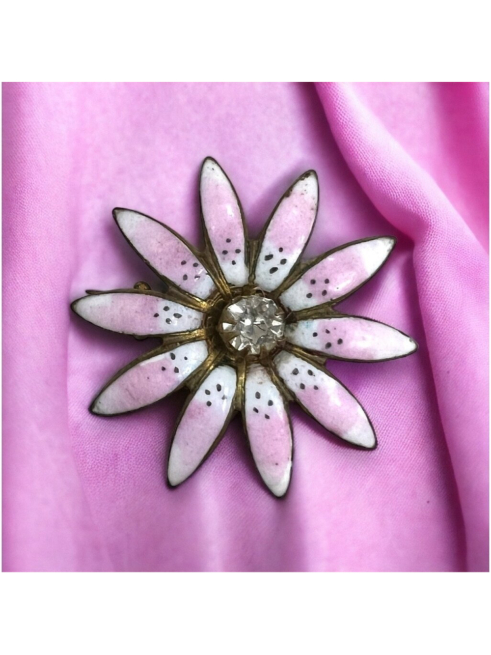 Vintage Pink and White Daisy Brooch BOHO Daisy pin, hippie daisy pin, flower Pin